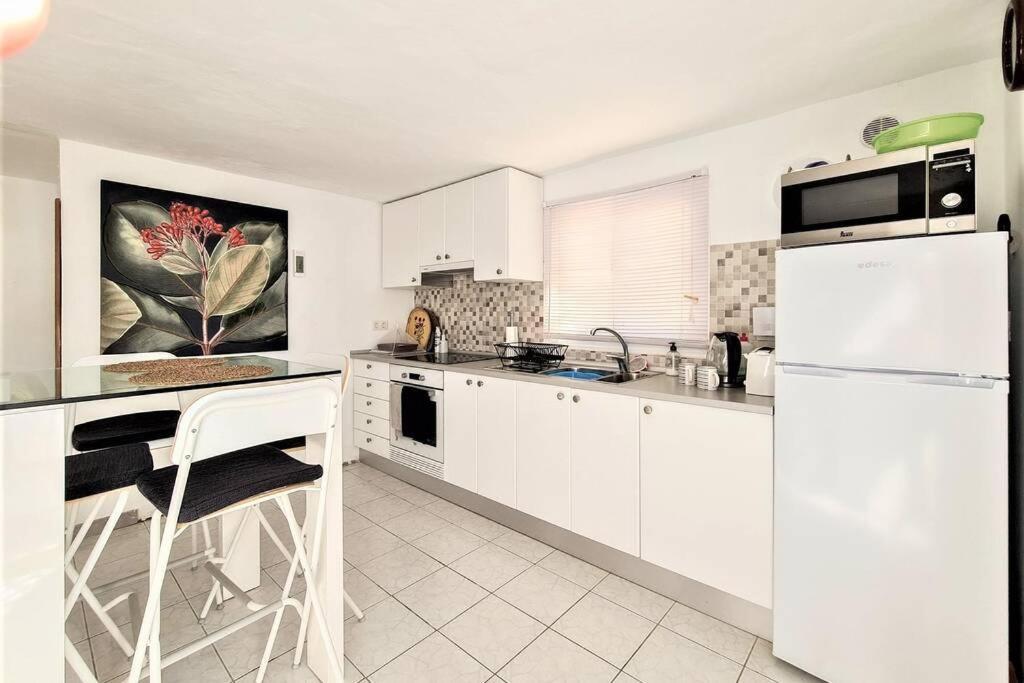 Stunning Sea View Villa With 6 Bedrooms & Heated Pool - Villa Renaissance Playa Blanca Oda fotoğraf