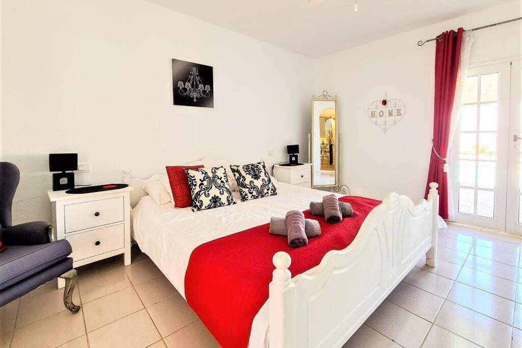 Stunning Sea View Villa With 6 Bedrooms & Heated Pool - Villa Renaissance Playa Blanca Oda fotoğraf